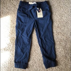 Boys Levi’s joggers